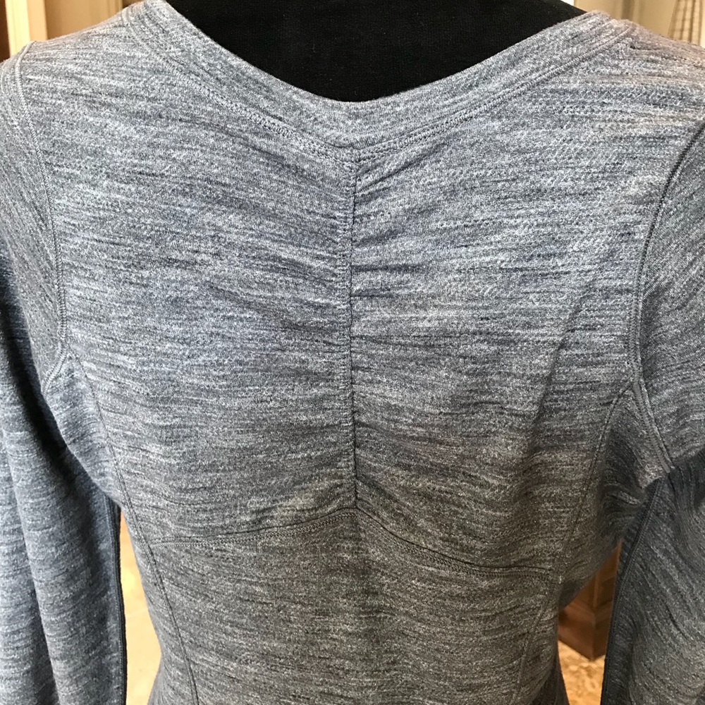 LuLulemon top Size M medium 6 gray